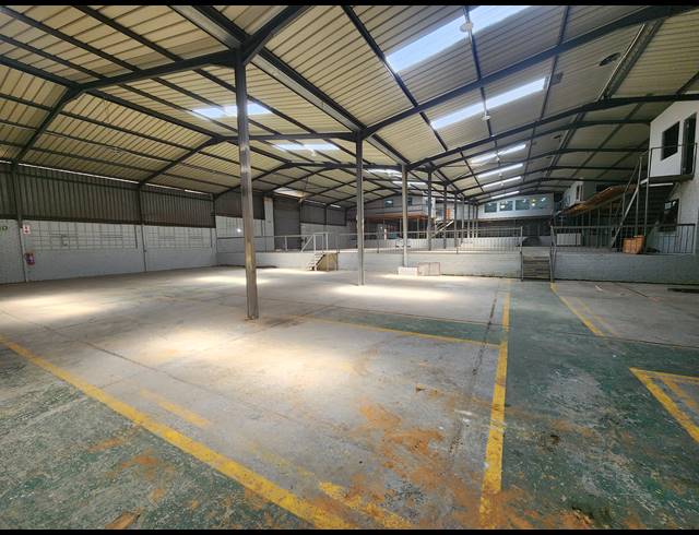 5,500M² WAREHOUSE FOR SALE IN WADEVILLE